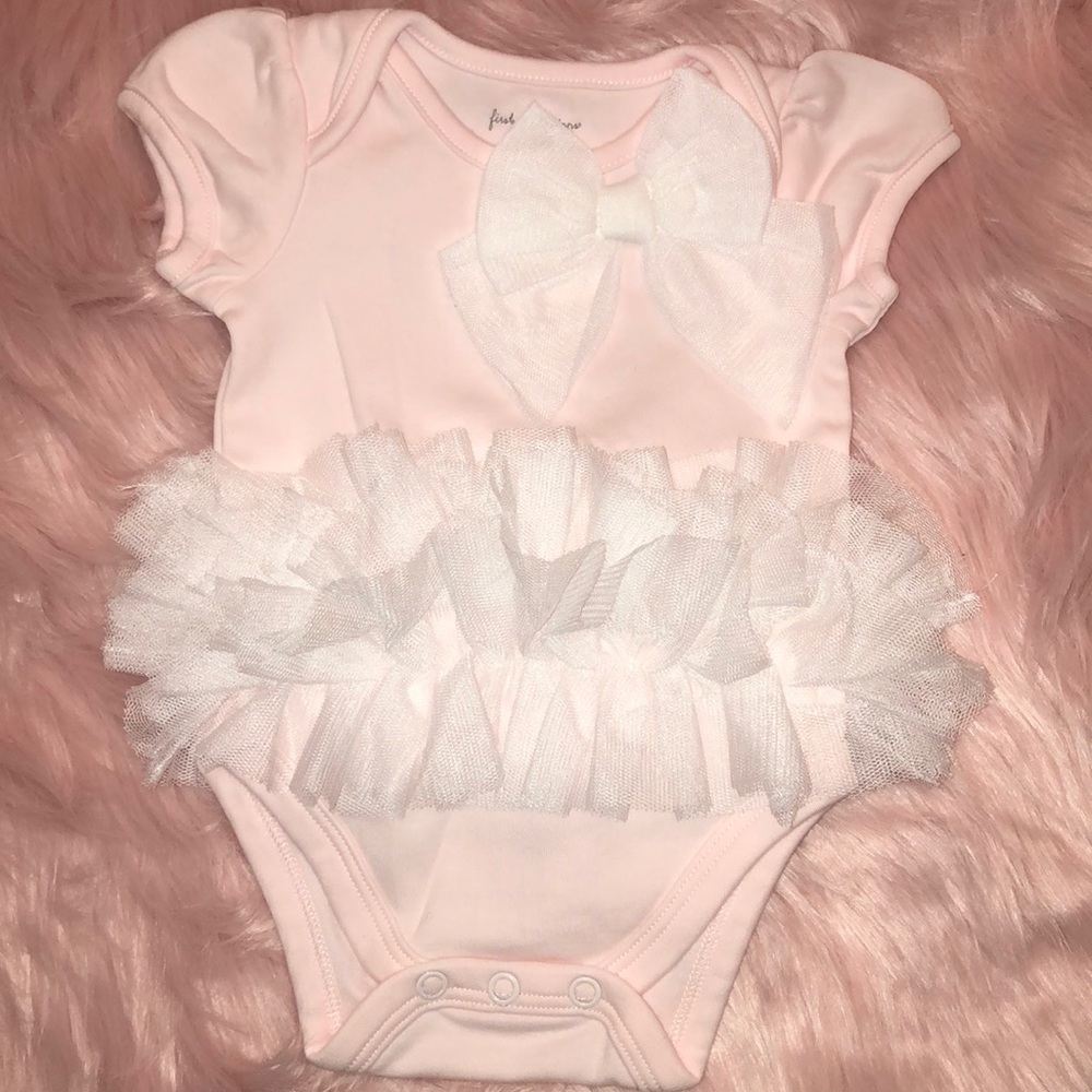 Brand new! Pink onesie with tulle bow and tutu 🎀